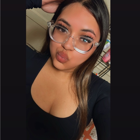 Hey Kitties 💕 - Picture 3 of 3